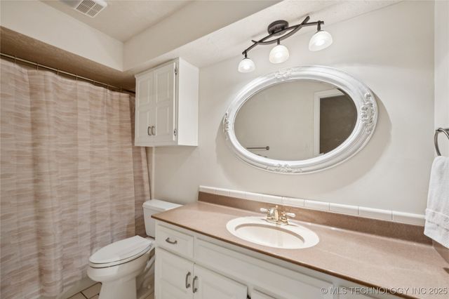 1505 W Fredericksburg Street, Broken Arrow, OK 74011