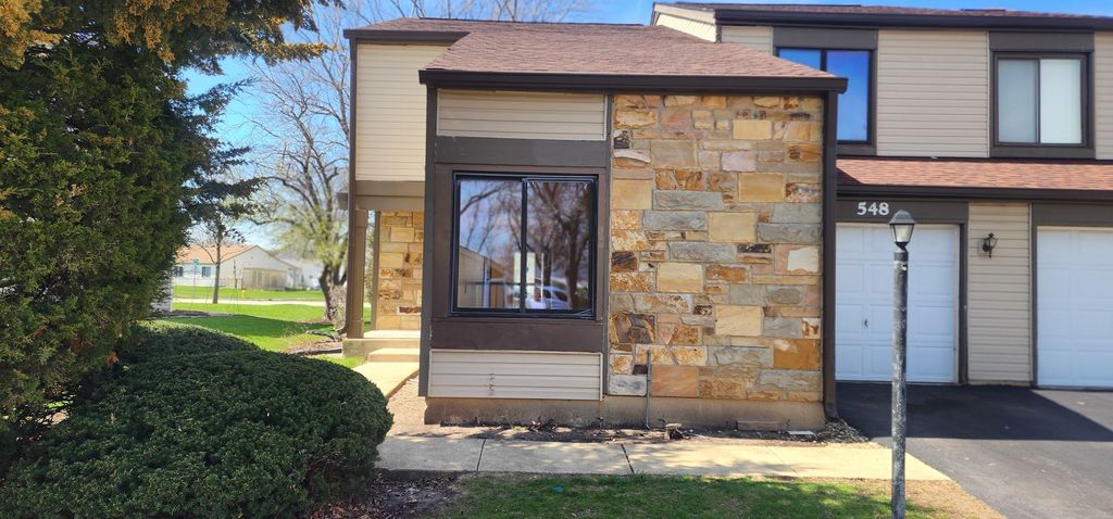548 Alton Court, Carol Stream, IL 60188