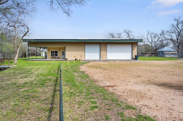 804 Robson Street, Columbus, TX 78934