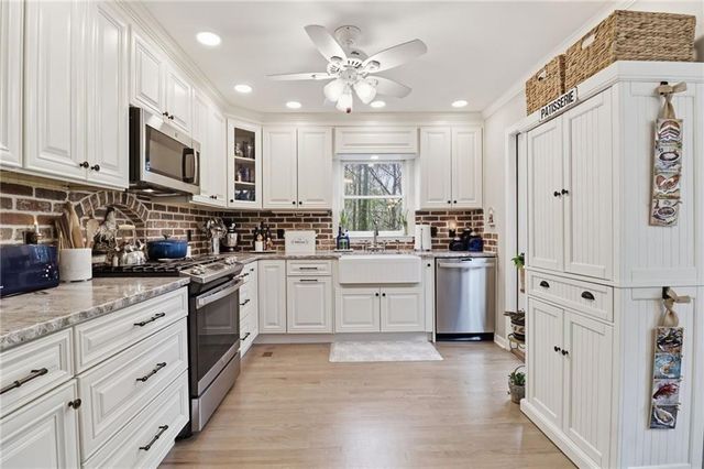 206 Apple Court, Woodstock, GA 30188