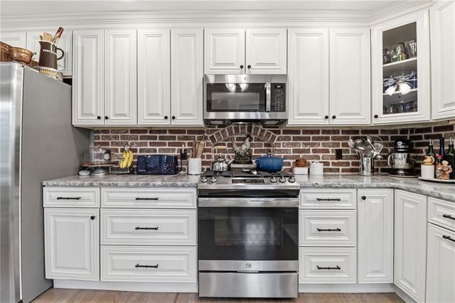 206 Apple Court, Woodstock, GA 30188