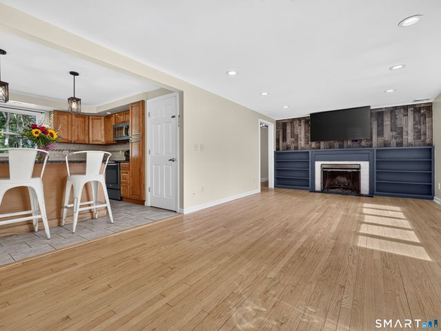 527 Clintonville Road, North Haven, CT 06473