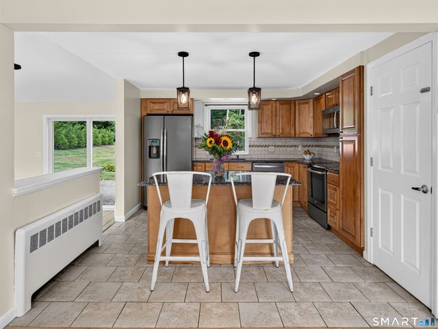 527 Clintonville Road, North Haven, CT 06473