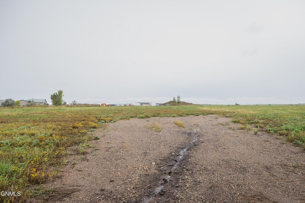 1340 Saber Loop, Bismarck, ND 58504 photo 16