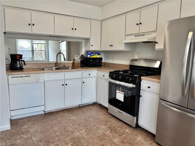 1161 Hillock XING, Virginia Beach, VA 23455