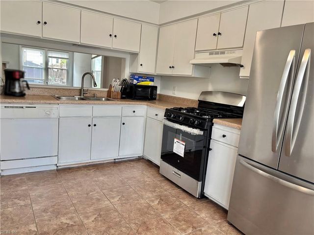 1161 Hillock XING, Virginia Beach, VA 23455