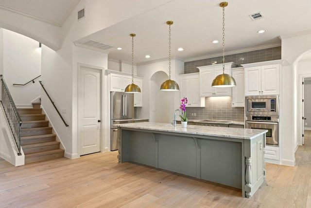 114 Golden Bear DR, Austin, TX 78738