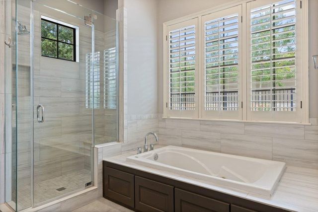 114 Golden Bear DR, Austin, TX 78738