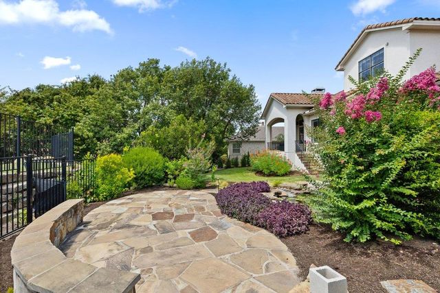 114 Golden Bear DR, Austin, TX 78738