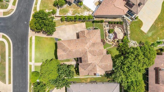 114 Golden Bear DR, Austin, TX 78738