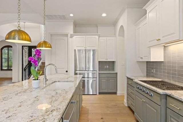 114 Golden Bear DR, Austin, TX 78738
