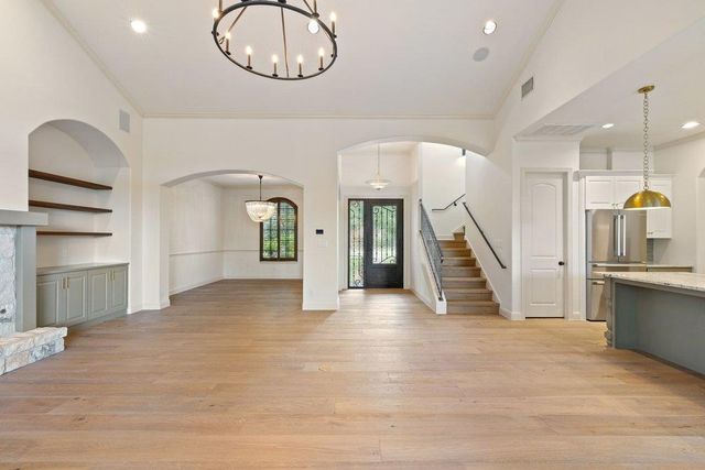 114 Golden Bear DR, Austin, TX 78738