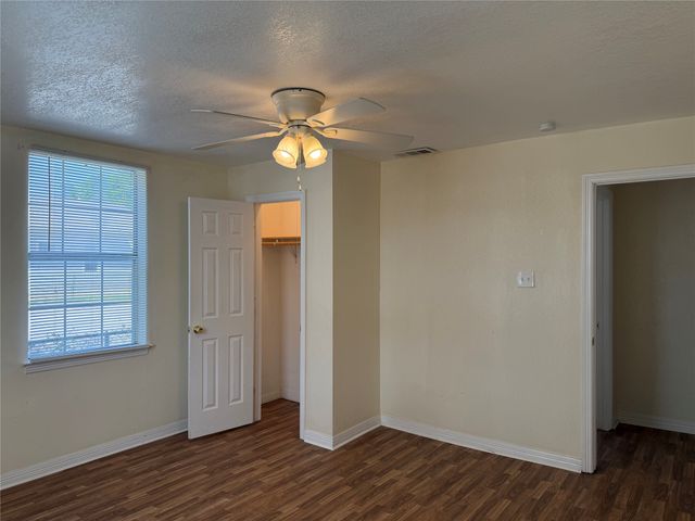 1402 N Commerce Street, Fort Worth, TX 76164