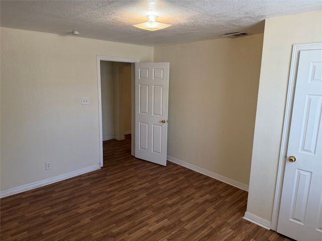 1402 N Commerce Street, Fort Worth, TX 76164