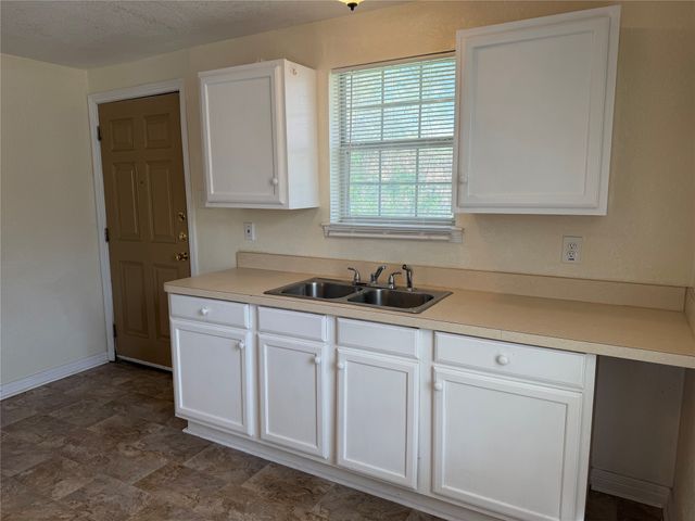 1402 N Commerce Street, Fort Worth, TX 76164