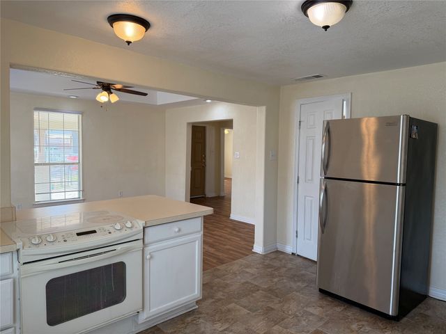 1402 N Commerce Street, Fort Worth, TX 76164