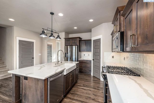 6356 W 38th Ave, Kennewick, WA 99338