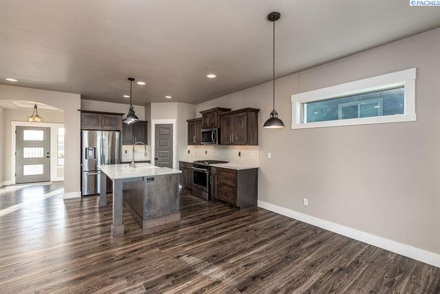 6356 W 38th Ave, Kennewick, WA 99338