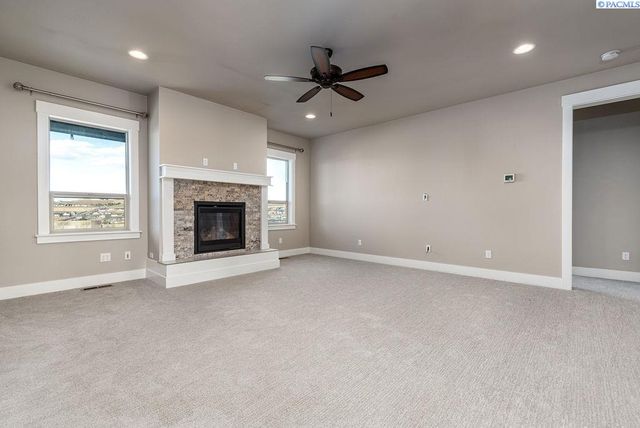 6356 W 38th Ave, Kennewick, WA 99338