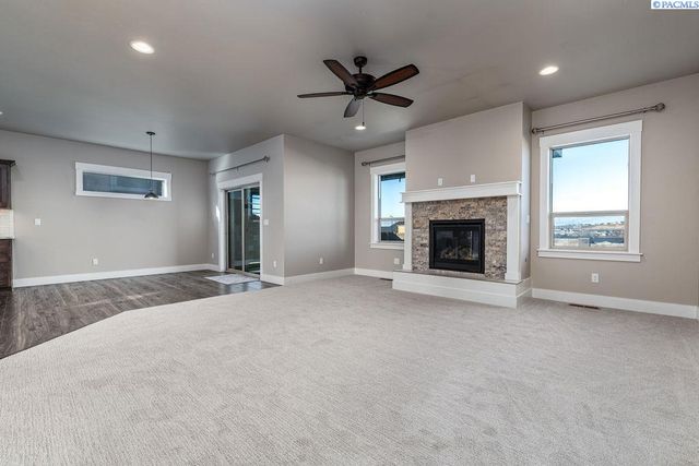 6356 W 38th Ave, Kennewick, WA 99338