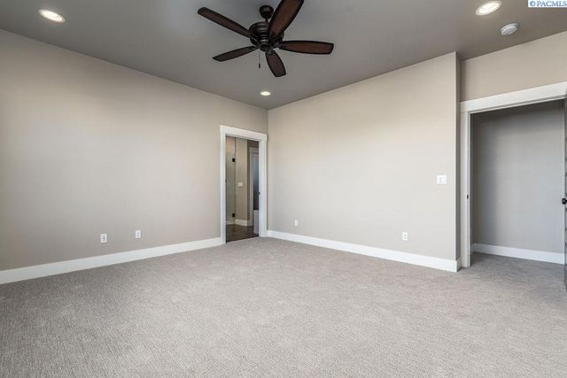 6356 W 38th Ave, Kennewick, WA 99338