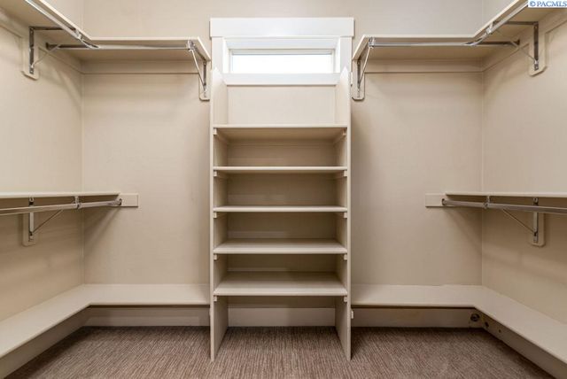 6356 W 38th Ave, Kennewick, WA 99338