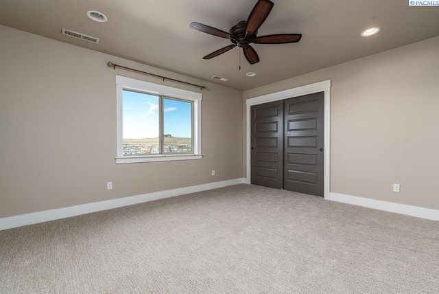 6356 W 38th Ave, Kennewick, WA 99338