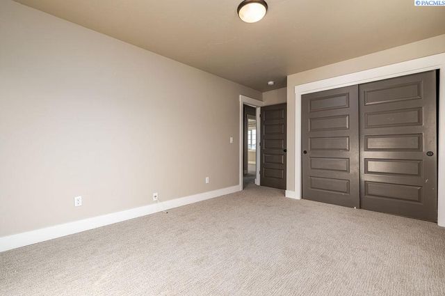 6356 W 38th Ave, Kennewick, WA 99338