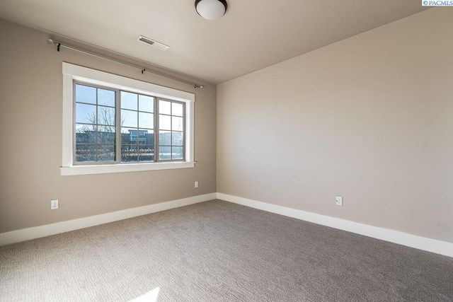 6356 W 38th Ave, Kennewick, WA 99338