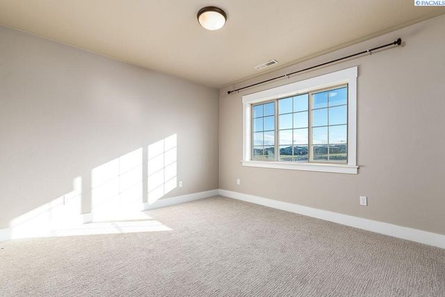 6356 W 38th Ave, Kennewick, WA 99338