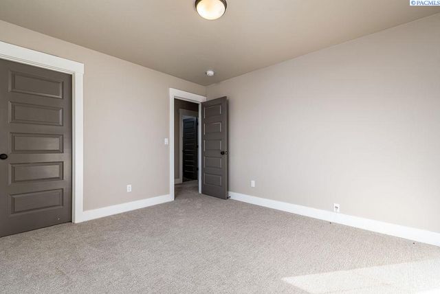 6356 W 38th Ave, Kennewick, WA 99338