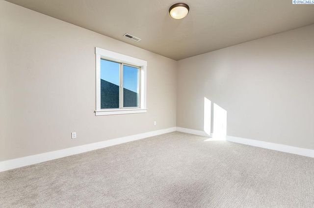 6356 W 38th Ave, Kennewick, WA 99338