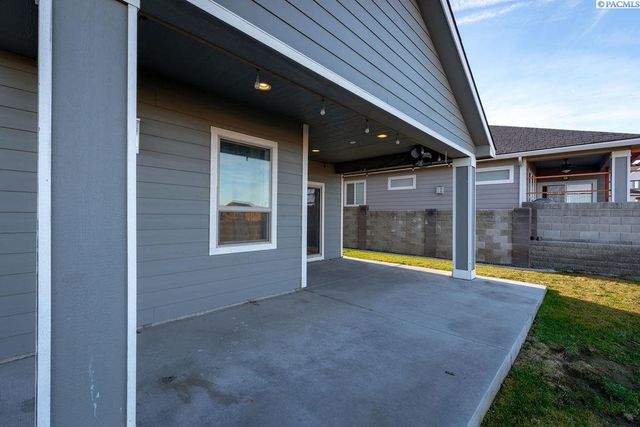 6356 W 38th Ave, Kennewick, WA 99338