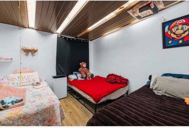 1041 W Avenue H 1, Lancaster, CA 93534
