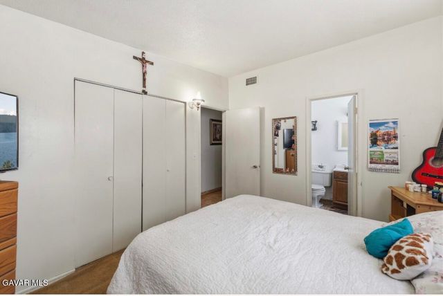 1041 W Avenue H 1, Lancaster, CA 93534