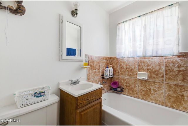 1041 W Avenue H 1, Lancaster, CA 93534