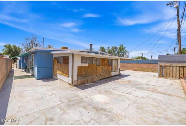 1041 W Avenue H 1, Lancaster, CA 93534