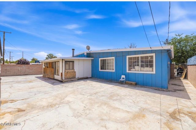 1041 W Avenue H 1, Lancaster, CA 93534