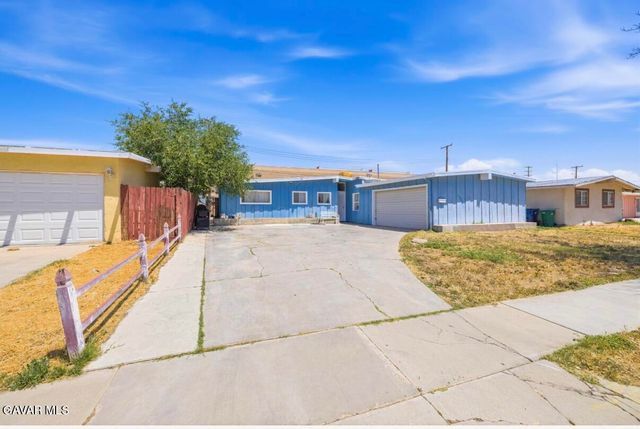 1041 W Avenue H 1, Lancaster, CA 93534