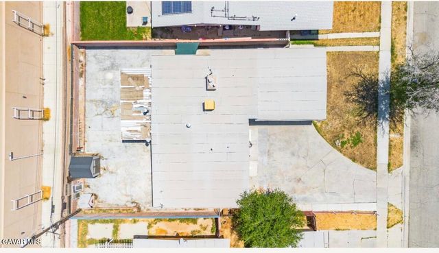 1041 W Avenue H 1, Lancaster, CA 93534