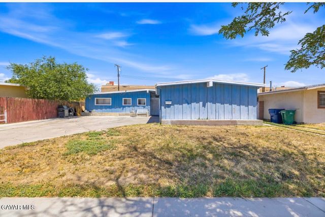 1041 W Avenue H 1, Lancaster, CA 93534