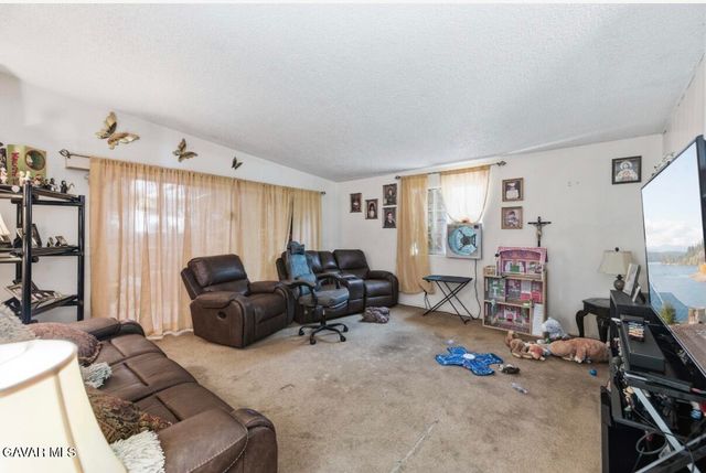 1041 W Avenue H 1, Lancaster, CA 93534