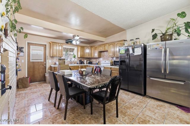 1041 W Avenue H 1, Lancaster, CA 93534