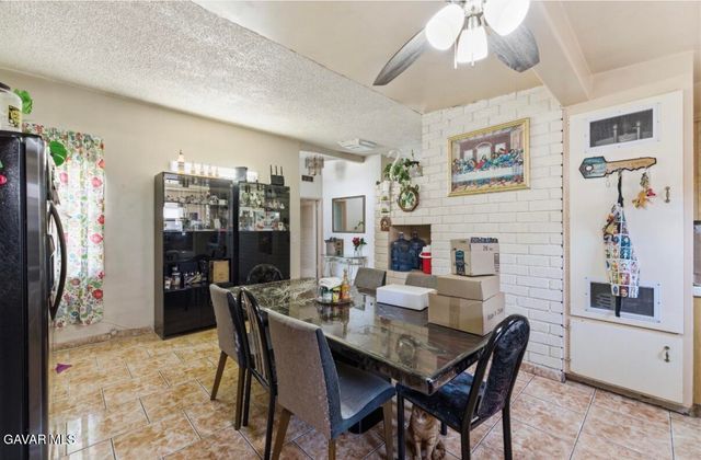 1041 W Avenue H 1, Lancaster, CA 93534