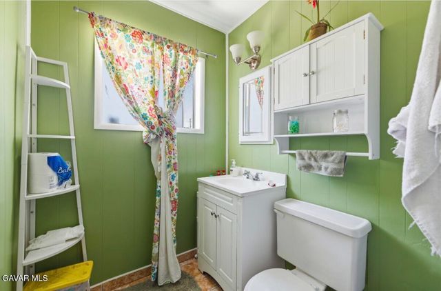 1041 W Avenue H 1, Lancaster, CA 93534