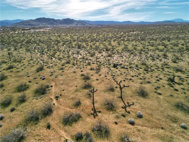 34 La Brisa, Joshua Tree, CA 92252