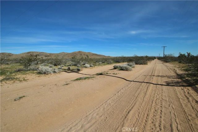 34 La Brisa, Joshua Tree, CA 92252