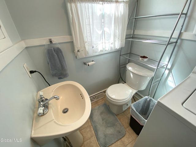 38 Van Heusen Street, Colonie, NY 12205