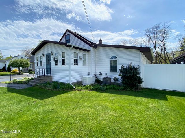 38 Van Heusen Street, Colonie, NY 12205