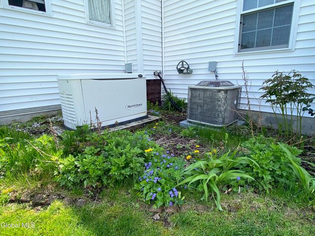 38 Van Heusen Street, Colonie, NY 12205